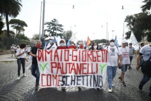 Whirlpool, via ai licenziamenti: il flop della politica dopo anni di promesse Whirlpool, via ai licenziamenti: il flop della politica dopo anni di promesse