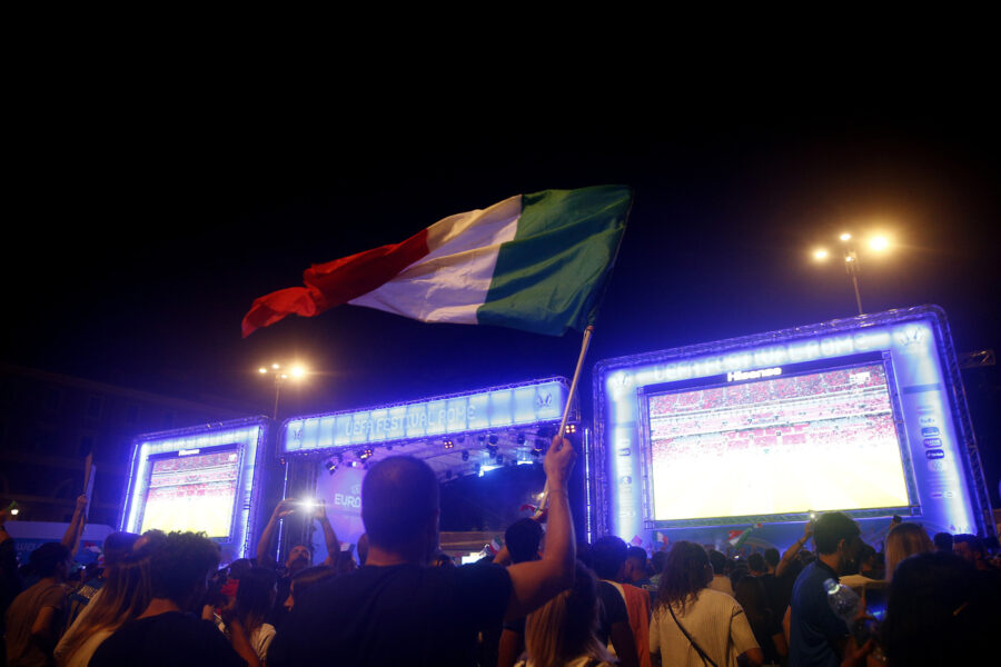 Foto Cecilia Fabiano/ LaPresse 
06  luglio  2021 Roma (Italia)
Cronaca   :  
UEFA 2020 Italia Spagna 
Nella Foto : Piazza del Popolo 

Photo Cecilia Fabiano/ LaPresse 
July 06 , 2021  Roma (Italy) 
News  :  
UEFA 2020 Italy Spain 
In the Pic :  Piazza del Popolo