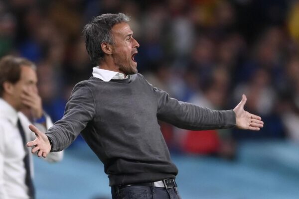 Luis Enrique esce “con honor”, l’allenatore della Spagna conquista tutti: “Tiferò Italia in finale”: