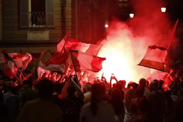 Euro 2020, salgono sul tettuccio del bus dopo Italia – Spagna. Identificati e denunciati