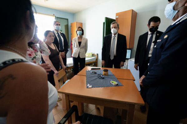 Draghi e Cartabia acclamati dai detenuti: “I vostri problemi sono i nostri”