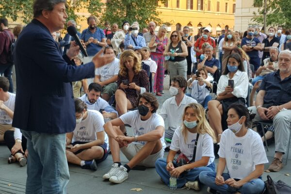 Calenda per il suo town hall meeting a Testaccio
