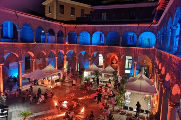 Nuovo sballo del sabato sera, al Santo Spirito l’open night dei vaccini di Asl Roma 1