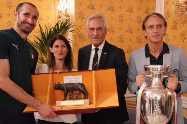 Raggi premia la Nazionale: “Roma e l’Italia sono orgogliose di voi”