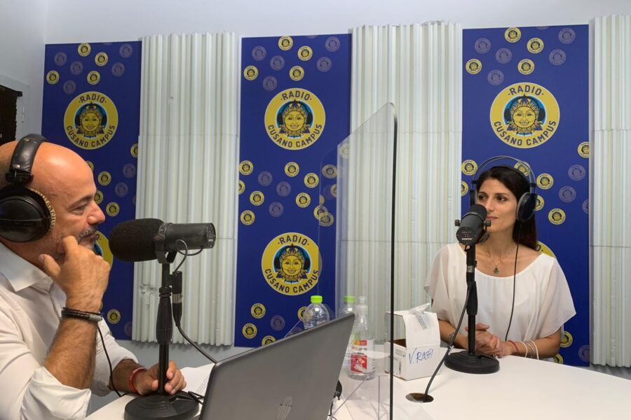 Dai bus ai rifiuti in fiamme, la Raggi vede altri colpevoli: “Solo casi di autocombustione?”