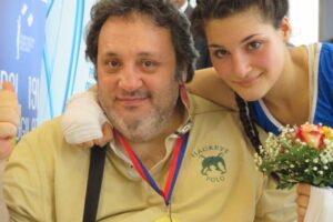È morto il padre di Angela Carini, pugile napoletana alle Olimpiadi: “Sul ring con un pezzo mancante del mio cuore”