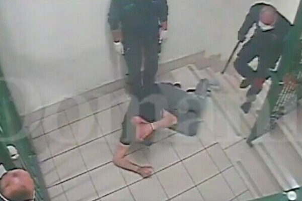 Come nascono i pestaggi in carcere: il ruolo dei magistrati tra omertà, falsi e soprusi Come nascono i pestaggi in carcere: il ruolo dei magistrati tra omertà, falsi e soprusi