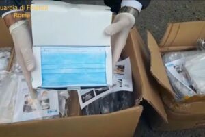 Mascherine per Protezione Civile spacciate per chirurgiche, sequestro da 6 milioni