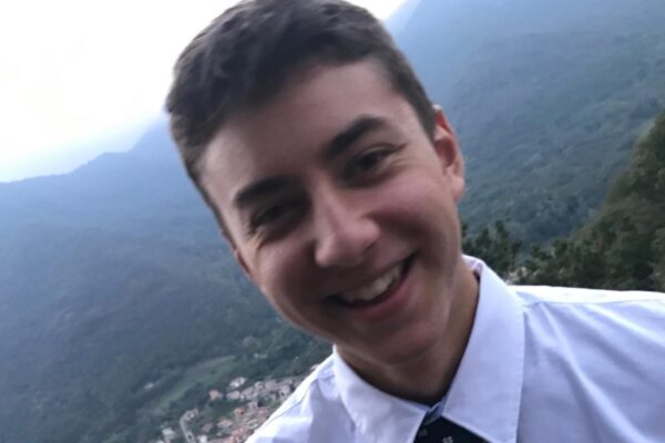 Davide muore nel sonno a 18 anni, la disperazione del papà: “È sempre stato sano”