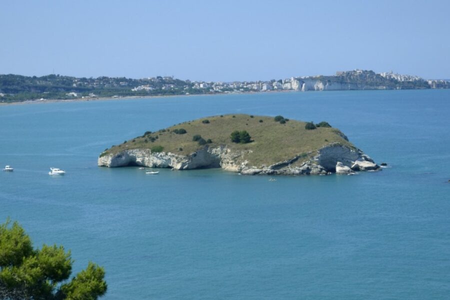 Si tuffa e scompare tra le onde, tragedia al mare: 12enne ritrovata senza vita