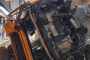 Tragedia a Capri, autobus precipita nel vuoto: muore autista, 23 feriti (15 in ospedale tra cui due bambini)