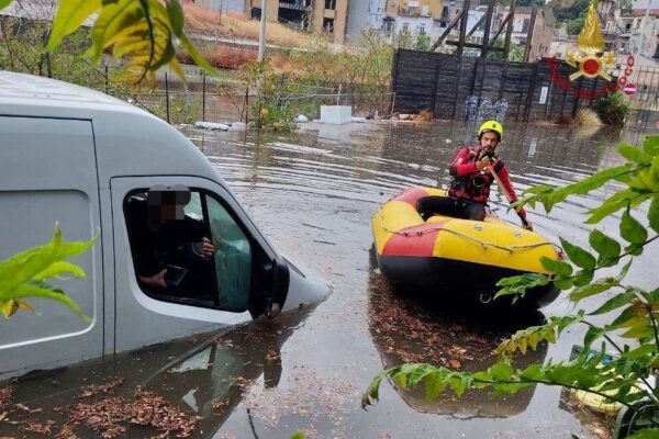 Foto da Twitter (Vigili del Fuoco)