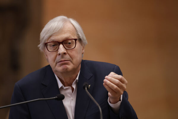 Sgarbi prosciolto, non autenticò quadri falsi