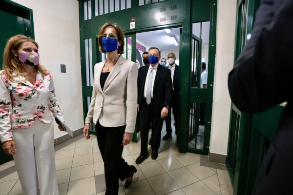 Cartabia riscopre il sovraffollamento: “C’è troppo carcere, cosa ci fa in cella un malato mentale?”