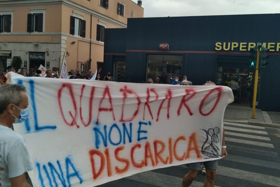 Mobilitazione di circa 200 cittadini nel quartiere del Quadraro esasperati dall’accumulo dei rifiuti