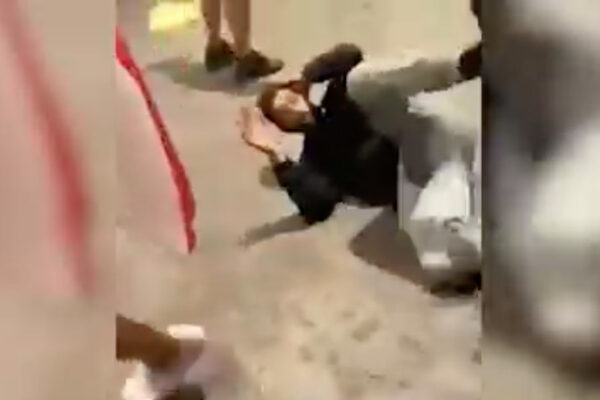 Il video dell’agguato a Wembley, i tifosi inglesi si sfogano così: calci e pugni ai trasgressori