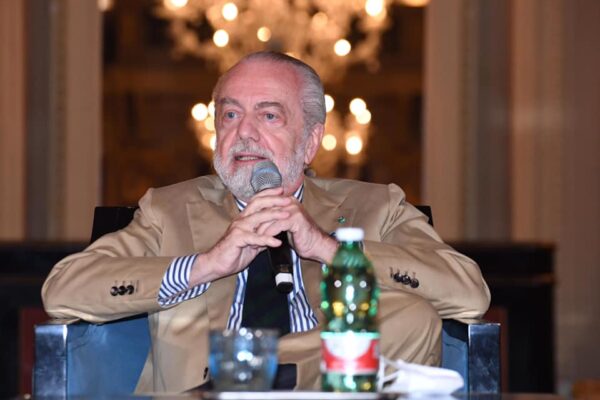 L’intelligenza artificiale promuove De Laurentiis