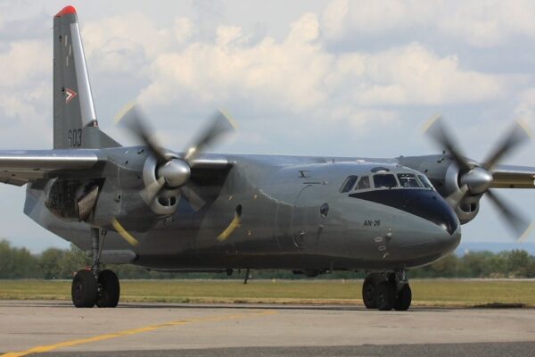 Aereo ‘scompare’ dai radar in Russia con 28 persone a bordo: i resti trovati in mare