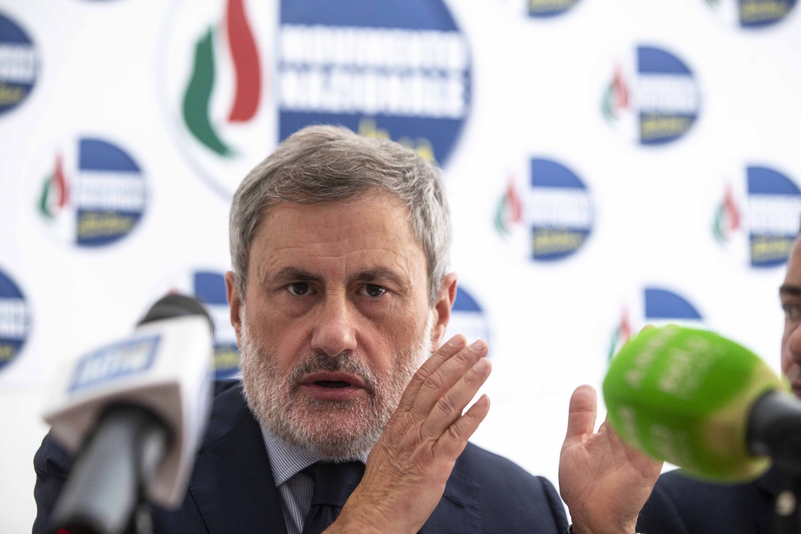 Gianni Alemanno in carcere, l’arresto la sera del 31 dicembre: ‘trasgressioni durante pena alternativa”