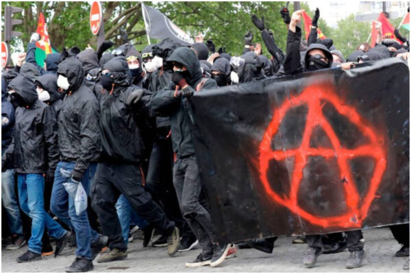 Natascia Savio in digiuno di protesta, reclusa a 1.000 chilometri di distanza da casa e avvocato