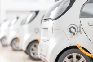 Auto elettrica, in Europa si apre al sfida alla mobilità sostenibile