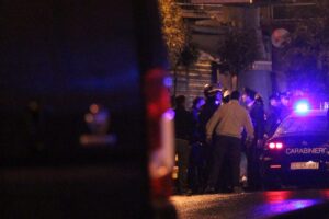 Bomba di camorra esplosa nella notte contro un palazzo, torna l’incubo della ‘guerra dello spaccio’ Bomba di camorra esplosa nella notte contro un palazzo, torna l’incubo della ‘guerra dello spaccio’
