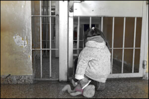 Orrore in Italia: due neonati sbattuti in cella con le mamme, ora ci sentiamo tutti più sicuri…