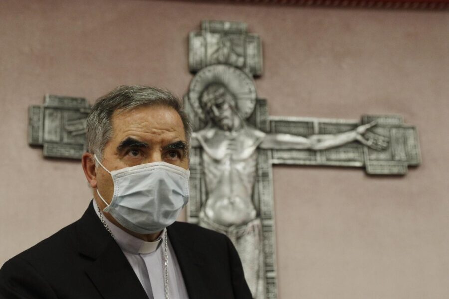 Scandalo Vaticano, a processo il cardinale Becciu e altri 9: accusati di truffa, peculato e abuso d’ufficio