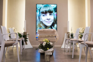 Foto Marika Puicher/LaPresse 
6 luglio 2021 Bologna, Italia 
cronaca 
Camera ardente Chiara Gualzetti presso la casa funeraria Parini di Bazzano.

Photo Marika Puicher/LaPresse 
July 6, 2021 Bologna, Italy 
news 
Chiara Gualzetti funeral home at the Parini funeral home in Bazzano (Bologna).