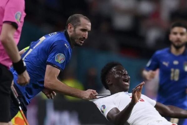 Petizione per rigiocare la finale con l’Italia, i tifosi inglesi non ci stanno: “Trascinati come schiavi”