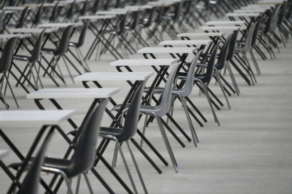 NUOVA FIERA DI ROMA CONCORSO PER DIRIGENTI ROMA CAPITALE COMUNE DI ROMA NUOVE ASSUNZIONI CONCORSONE BANCHI VUOTI DISTANZIAMENTO POSTAZIONI BANDO