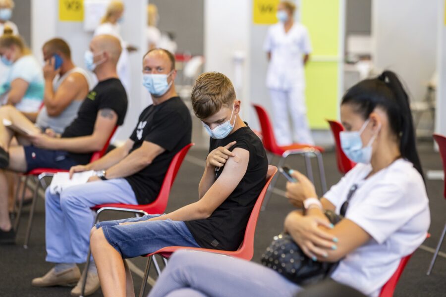 Coronavirus, 6.513 nuovi casi e 16 morti: “Si fa sentire l’effetto Euro 2020 sui contagi”