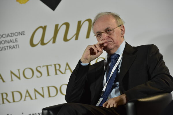 La Loggia Ungheria è viva e forte, e inguaia Piercamillo Davigo: avviso di garanzia per il dottor Sottile