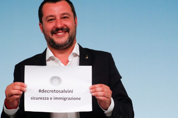 Altro che migranti, la vera invasione è quella delle fake news