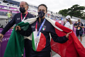 Chi è Diana Bacosi, medaglia d’argento nello Skeet alle Olimpiadi: “Dedicata agli italiani che si sono rialzati dopo la pandemia”