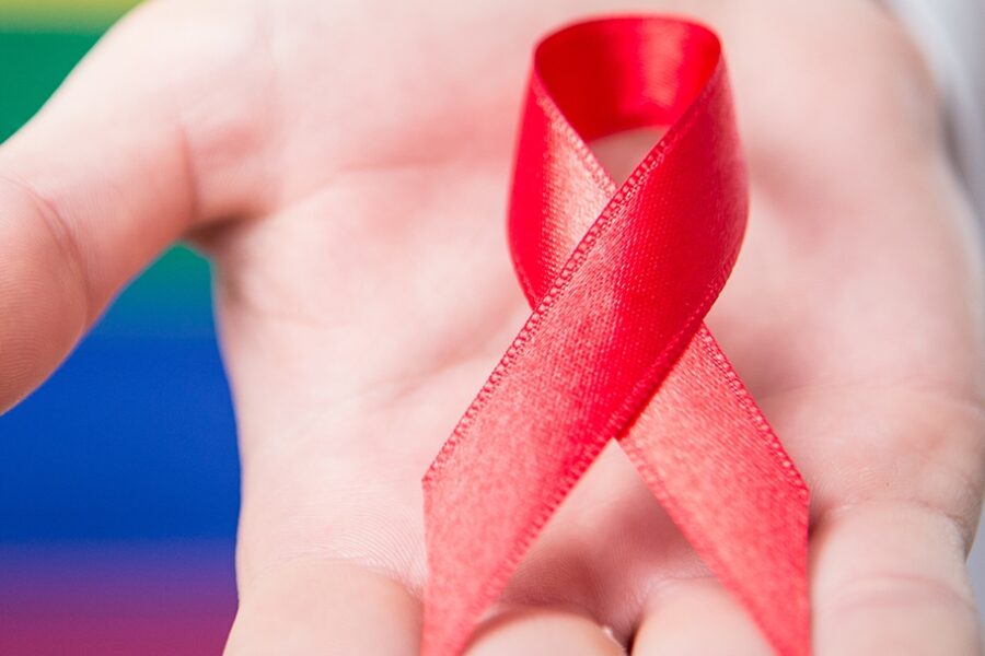 Rifiuta paziente sieropositivo: multa da 20mila euro per un dentista dal Garante della Privacy