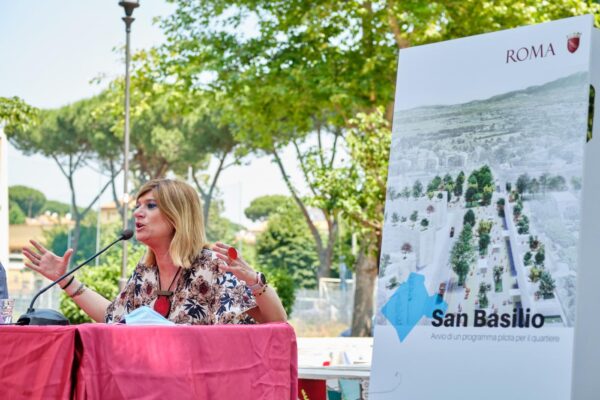 Il voltafaccia di Federica Angeli: basta accoglienza, meglio delle fioriere