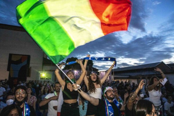 Focolaio Covid a Monteverde dopo la partita della Nazionale vista in un pub: oltre 70 casi