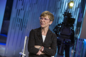 Non solo massacrati, la Gabanelli vuole i detenuti anche sepolti vivi