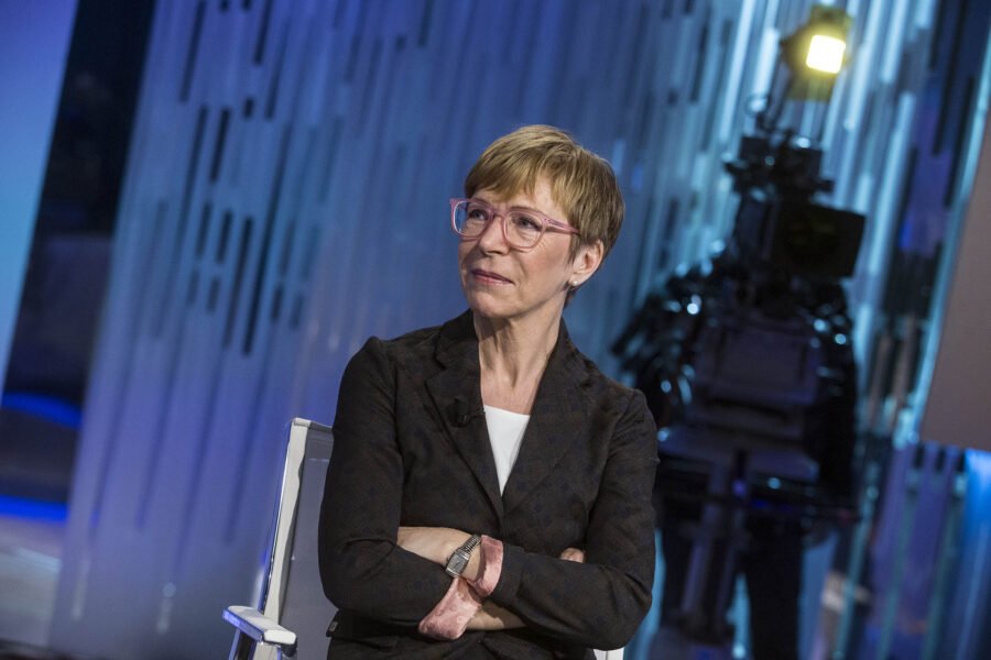 Non solo massacrati, la Gabanelli vuole i detenuti anche sepolti vivi