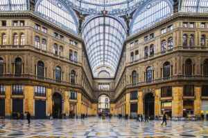 Galleria Umberto nel degrado, va ripristinata la vigilanza per sicurezza e pulizia