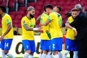 Napoletani, attenti: tra squadra e città si rischia il doppio Maracanazo Napoletani, attenti: tra squadra e città si rischia il doppio Maracanazo