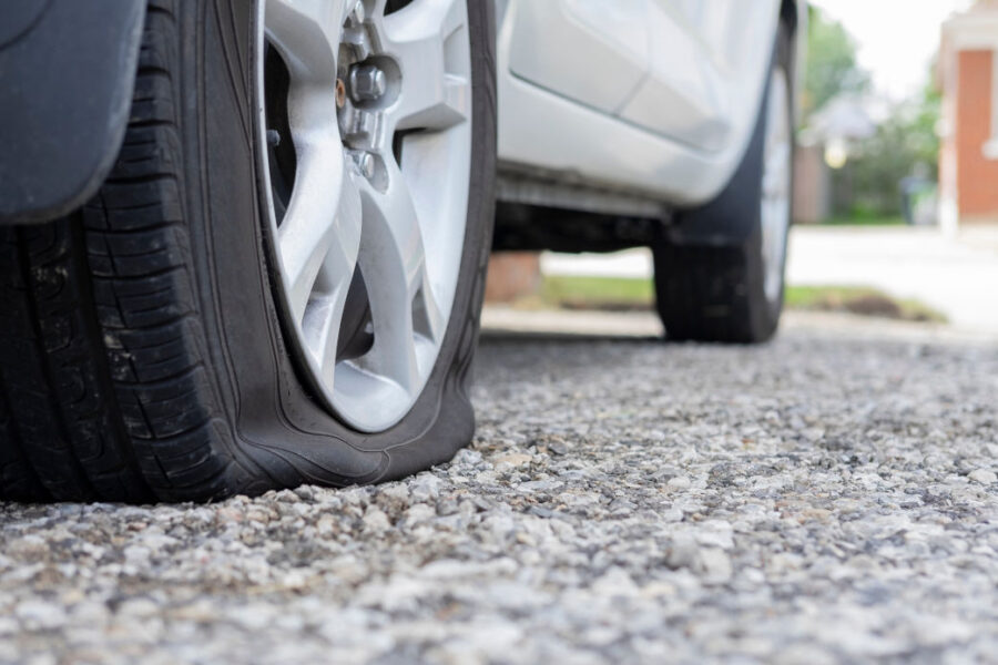 Anziano truffato col “trucco” della gomma bucata, arrestati due pregiudicati