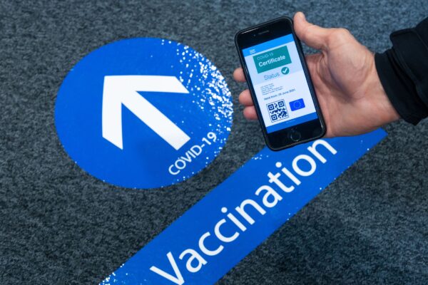 CERTIFICATI VERDI DIGITALI COVID-19 
CERTIFICATO VERDE DIGITALE PASSAPORTO VACCINALE PASSAPORTI VACCINALI
APP APPLICAZIONE SMARTPHONE QR CODE
FORMATO DIGITALE
ATTESTAZIONE DI NEGATIVITA’ AL TEST, GUARIGIONE O AVVENUTA VACCINAZIONE
GREEN PASS CERTIFICATE CERTIFICATO DIGITALE COVID UE UNIONE EUROPEA PARTENZA PARTENZE AEROPORTO
UE UNIONE EUROPEA