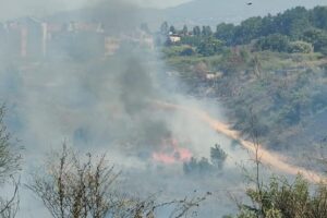 Incendio a Ponte di Nona, i residenti: “Un disastro”