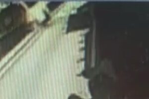 Il video dell’incidente di Capri, così l’autobus è precipitato sul lido di Marina Grande