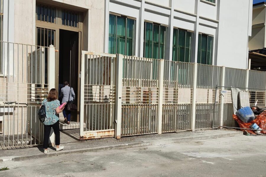 Tribunale di S.M. Capua Vetere: ingresso tra rifiuti e disagio, protestano i penalisti