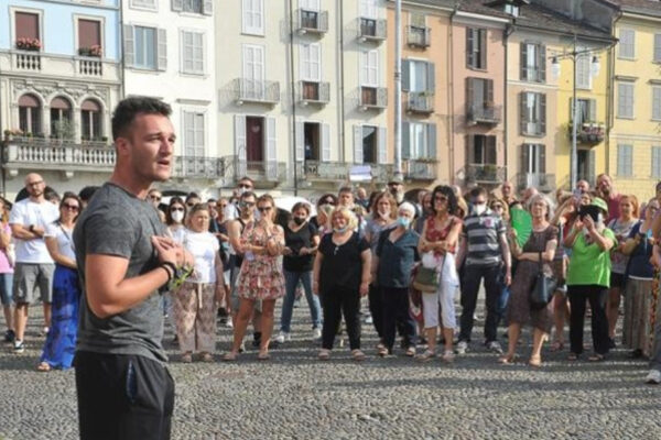 “Mio padre tra i primi medici a morire di Covid, se avesse avuto il vaccino sarebbe ancora qui”, Marco sfida la piazza no vax