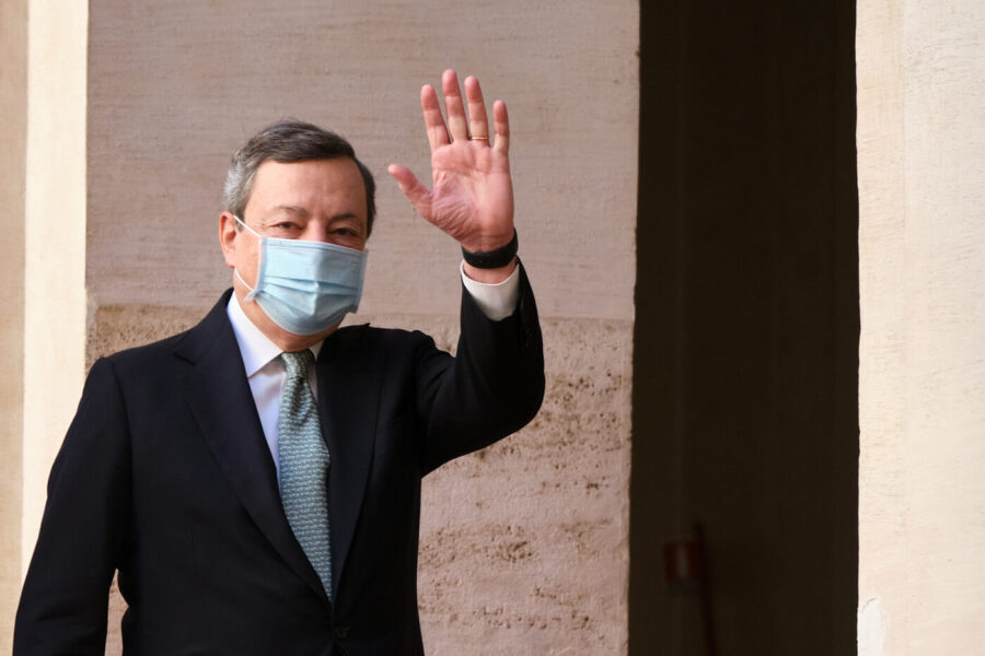 Foto Mauro Scrobogna /LaPresse
02–07-2021 Roma, Italia
Politica
Palazzo Chigi – Visita del Presidente del Consiglio della Repubblica dell’Iraq
Nella foto: Il Presidente del Consiglio Mario Draghi incontra il Presidente del Consiglio della Repubblica dell’Iraq, Mustafa Al-Kadhimi

Photo Mauro Scrobogna /LaPresse
July 02, 2021  Rome, Italy
Politics
Palazzo Chigi – Visit by the President of the Council of the Republic of Iraq
In the photo: Prime Minister Mario Draghi meets the Prime Minister of the Republic of Iraq, Mustafa Al-Kadhimi