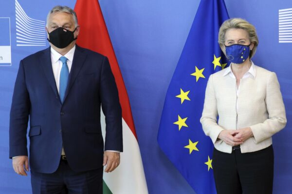 L’Europa ‘accerchia’ Orban, Recovery Plan verso lo stop e von der Leyen minaccia: “Cambi la legge anti-Lgbtq o agiremo”